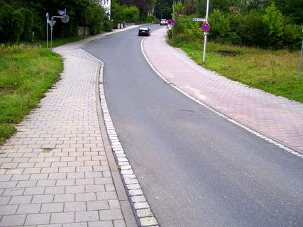 Die Schleifmühlenstraße an der Schwabach in Erlangen vor dem Starkregen Ereignis (Bertermann 2011)